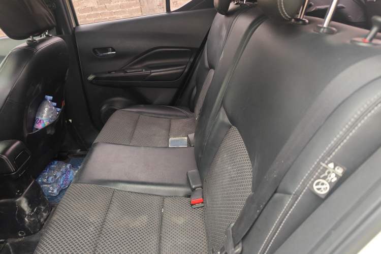 Used Nissan Kicks 2018 1.5L CVT Smart Connect Luxury Edition Left Rear Seat