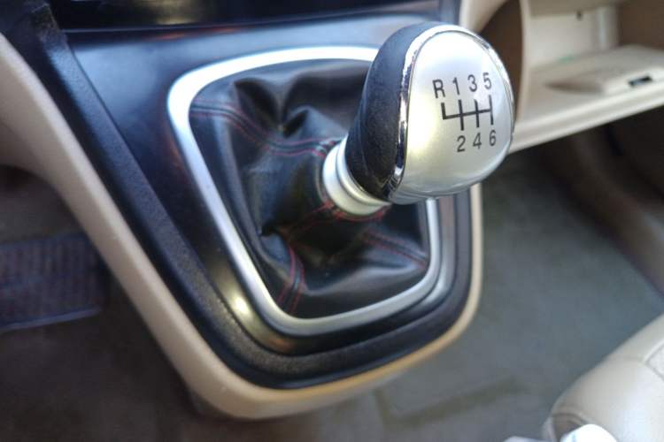 Used Haval H6 2011 Green Silence 2.0T Manual Two-Wheel Drive Urban Model
