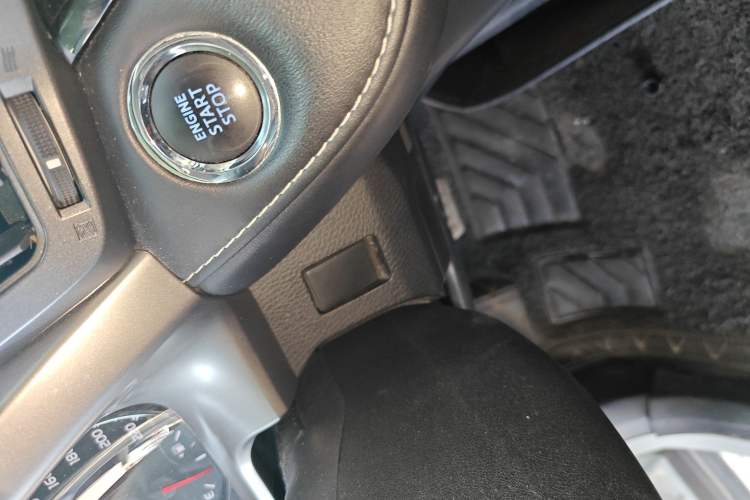 Used Toyota RAV4 2016 2.0L CVT Two-Wheel Drive Smart Edition China V Standard