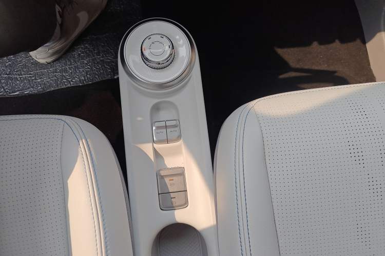 Used Wuling Air ev 2023 - Four Seats - Advanced Edition Gear Lever