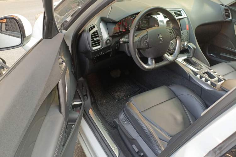 Used DS 5 2014 1.6T Luxury Edition THP160 Driver Seat