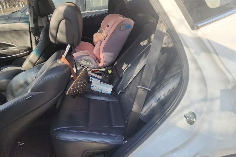 Used Hyundai Santa Fe 2015 2.0T Automatic Two-Wheel Drive Smart Version 5 Seats