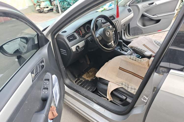 Used Volkswagen Sagitar 2014 Revised Version 1.4TSI Automatic Luxury Edition Driver Seat