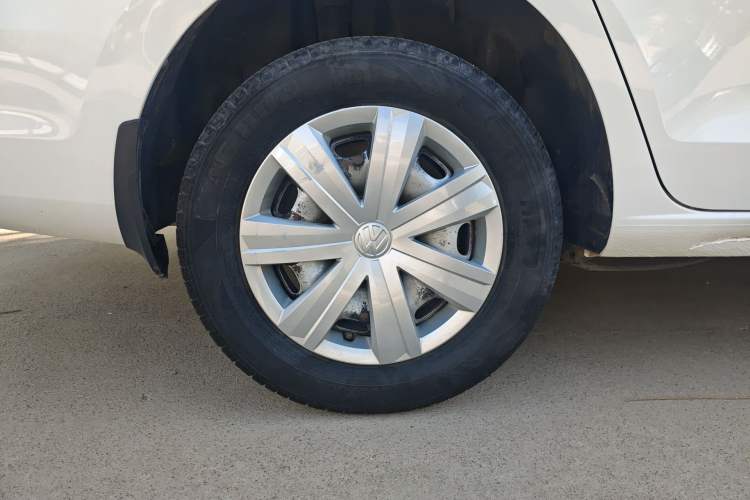 Used Volkswagen Jetta 2015 1.6L Automatic Fashion Model Exterior 5
