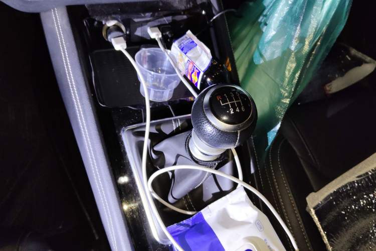 Used BYD Song 2020 Classic Edition 1.5T Manual Luxury Model Gear Lever