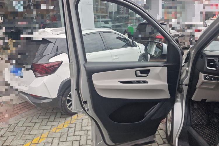 Used Huasong 7 2017 2.0T Automatic Standard Edition
