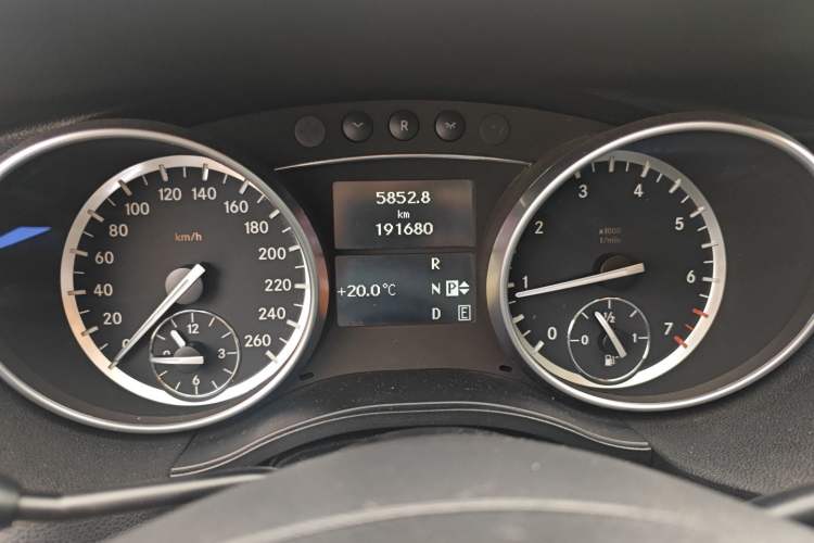 Used Mercedes-Benz R-Class 2017 R 320 4MATIC Business Edition Prestige Model
