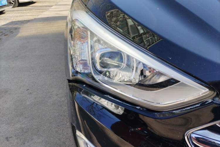 Used Hyundai Grand SantaFe 2013 3.0L 7-Seater Four-Wheel-Drive Comfort Edition Right Front Headlight