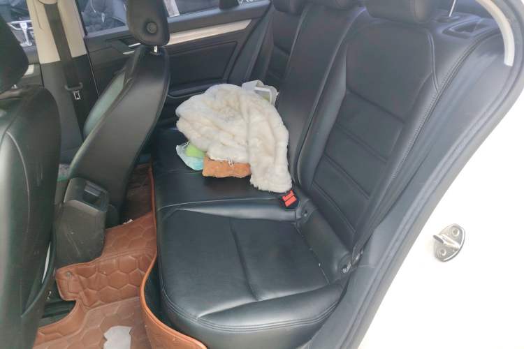 Used Volkswagen Lamando 2015 230TSI DSG Fashion Edition Left Rear Seat