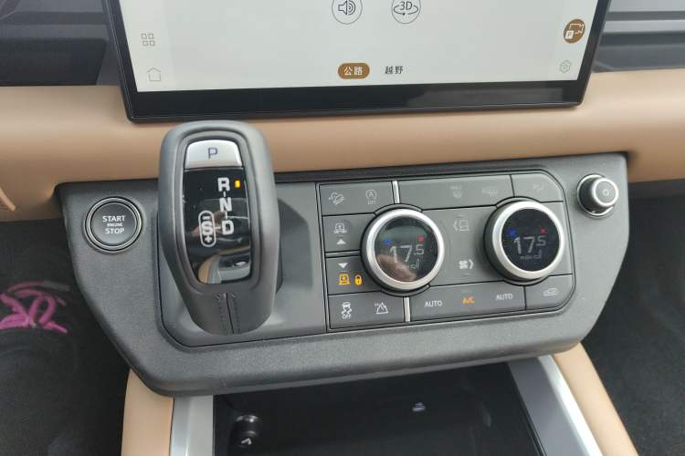 Used Land Rover Defender 2025 130 3.0T P400 Seven-Seat Luxury Edition Gear Lever