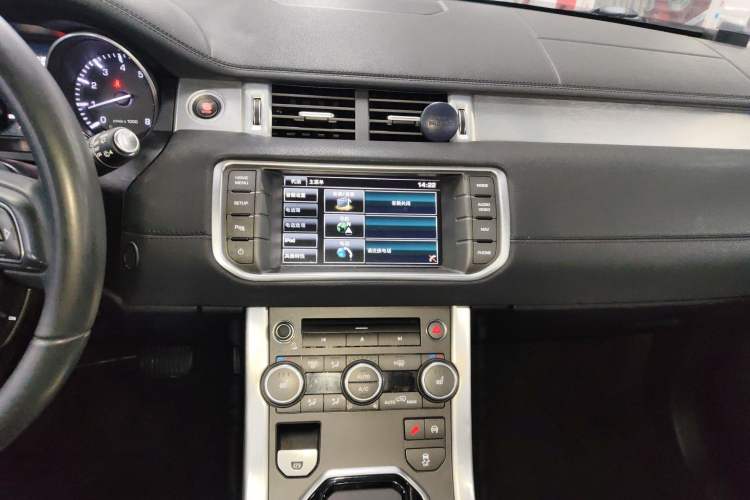 Used Land Rover Range Evoque 2015 2.0T Five-Door Zhiyao Edition Audio And AC Panel