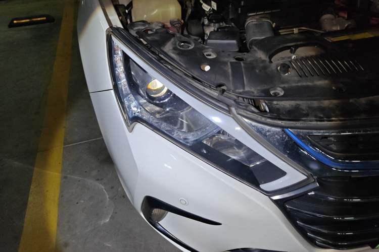 Used BYD Qin New Energy 2017 1.5T Luxury Model Right Front Headlight