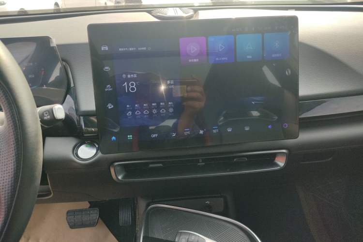 Used BAIC Rubik 2023 1.5T DCT Golden Edition Audio And AC Panel