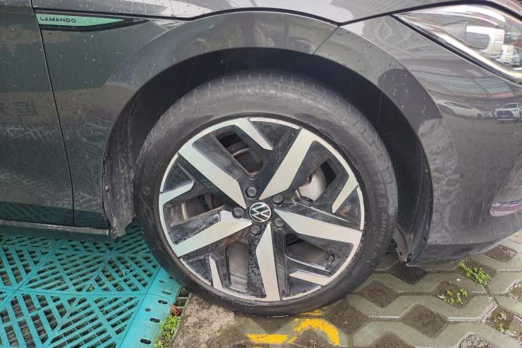 Used Volkswagen Lamando 2024 Lavida L 280TSI DSG Cool & Spicy Edition Right Front Wheel Hub