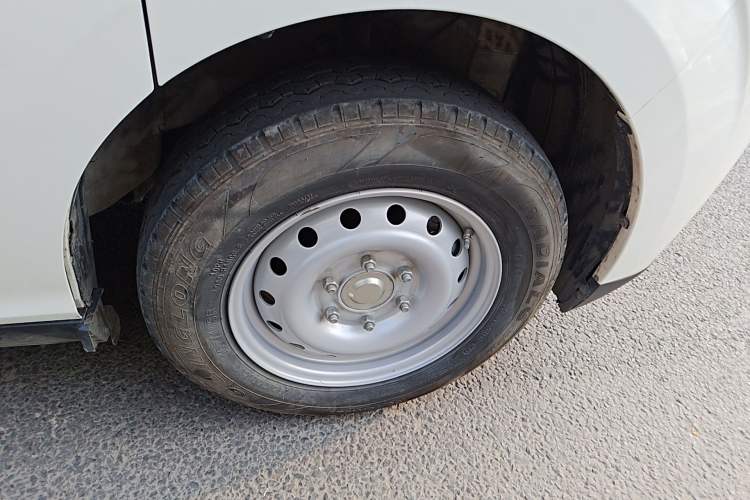 Used Ruichi R5 2025 Model Passenger Vehicle Smart Driving Ultra-Charging Edition, Pioneer Type I