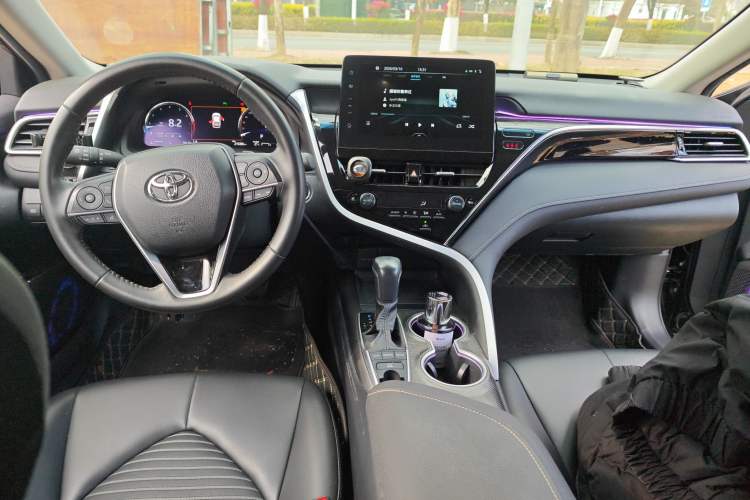 Used Toyota Camry 2023 2.5S Knight Edition Center Console