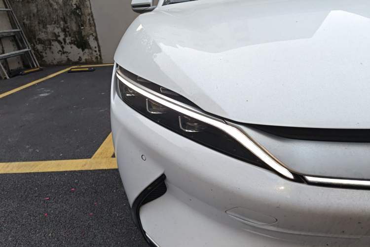 Used BYD Han 2020 EV Long-Range Luxury Model Right Front Headlight