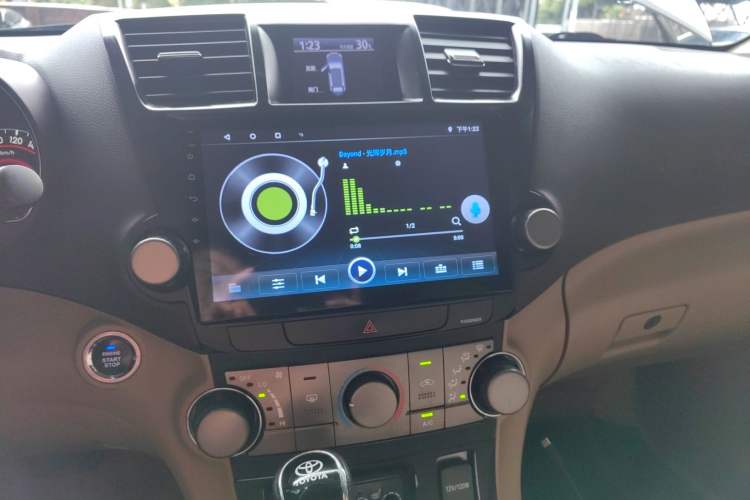 Used Toyota Highlander 2011 2.7L Two-Wheel Drive 5-Seater Sport Edition Audio And AC Panel