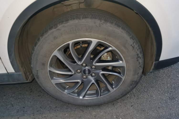 Used Lincoln Corsair 2021 2.0T Four-Wheel Drive Luxury Edition Right Front Wheel Hub