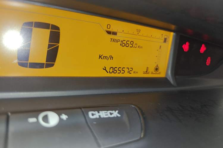 Used Citroen C-Quatre 2013 Hatchback 1.6L Automatic LeShang Model Odometer Close Up