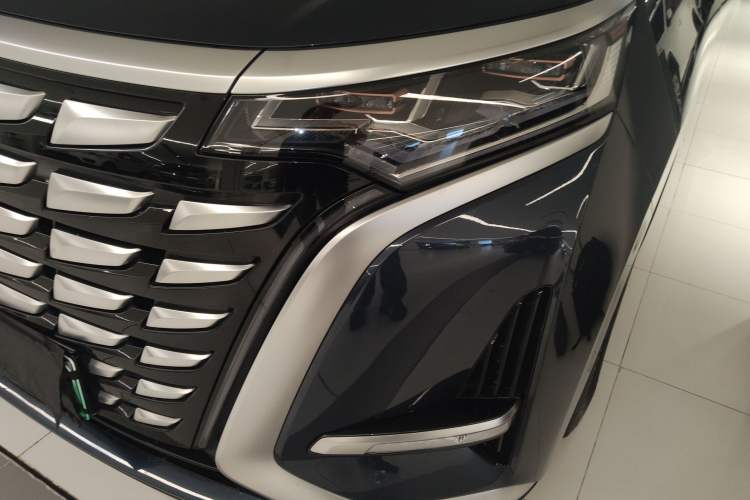 Used Denza D9 2022 DM-i 970 Four-Wheel Drive Flagship Model
