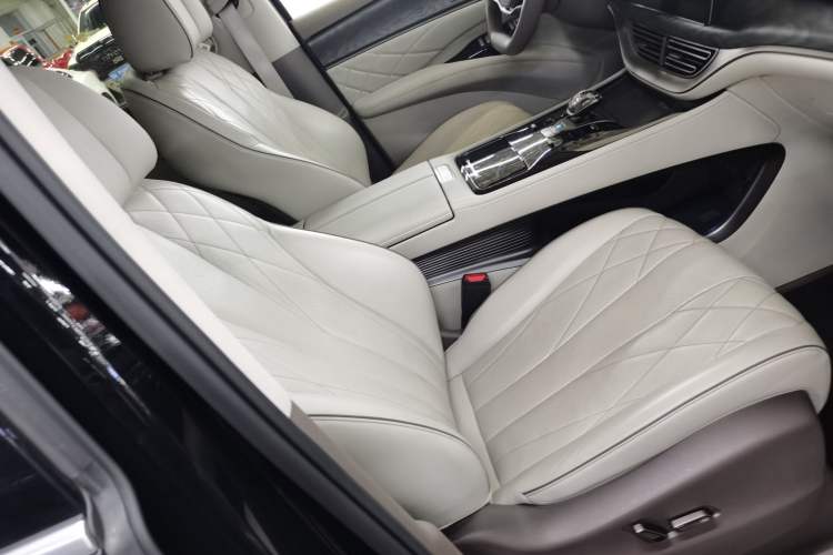 Used Denza D9 2022 DM-i 1040 Prestige Model Right Front Seat