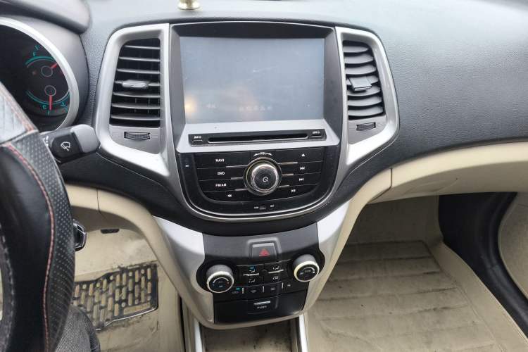 Used CHANGAN Eado 2013 1.6L Manual Luxury Model China V Standard Audio And AC Panel