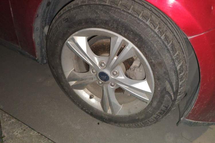 Used Ford Focus 2012 Hatchback 1.6L Automatic Fashion Edition Right Front Wheel Hub