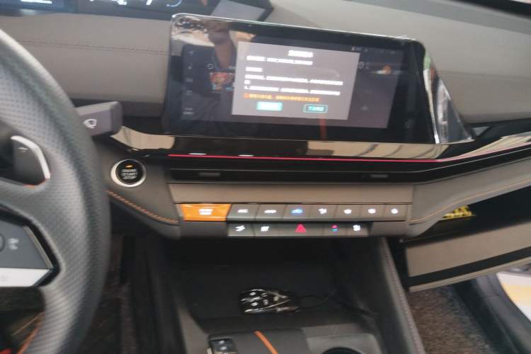 Used Changan UNI-V 2024 1.5T Smart Navigation Version
