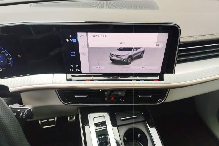 Used Volkswagen Tavendor 2023 380TSI Four-Wheel Drive R-Line Cruise Edition Audio And AC Panel