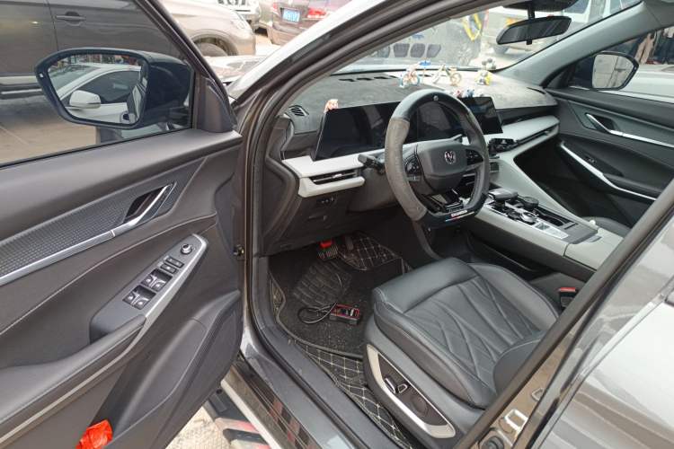 Used Changan CS75 PLUS 2024 3rd Generation Champion Edition 1.5T Intelligent Drive Dynamic Model
