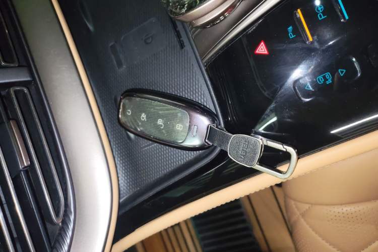 Used Denza D9 2022 DM-i 970 Four-Wheel Drive Flagship Model
