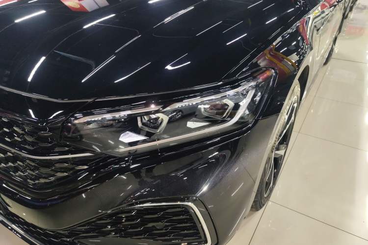 Used Volkswagen Passat 2025 Outstanding Model 380TSI Starry Dragon Glorious Edition
