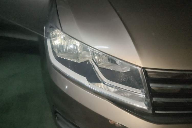 Used Volkswagen Santana 2015 Haval H9 1.6L Manual Comfort Edition Right Front Headlight