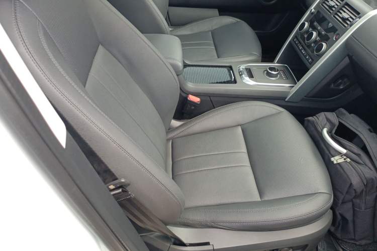 Used Land Rover Discovery Sport 2019 240 PS SE Version China VI Standard Right Front Seat