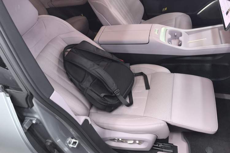 Used ONVO L60 2024 60 kWh Rear-Drive Version
