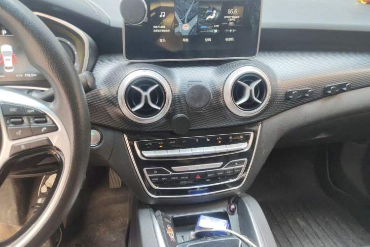 Used BAIC Beijing EU5 2019 R500 Smart Wind Edition Audio And AC Panel