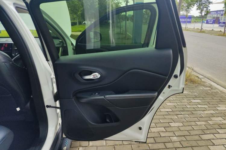 Used Jeep Cherokee 2016 2.4L Professional Edition