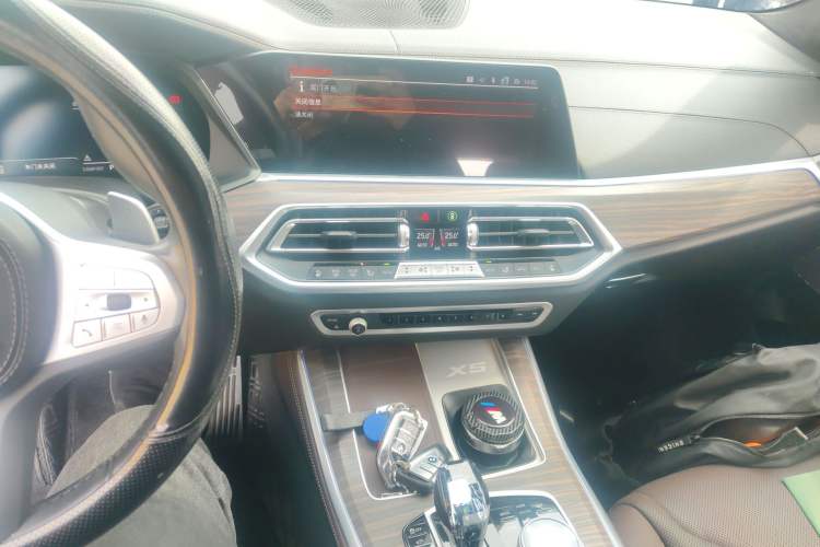 Used BMW X5 2022 xDrive 40Li M Sport Package
