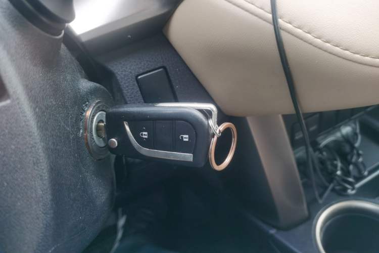 Used Toyota RAV4 2015 2.0L CVT Two-Wheel Drive Fashion Edition
