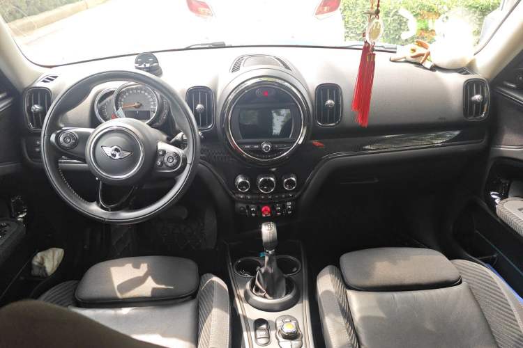 Used MINI Countryman 2017 1.5T COOPER ALL4 Traveler Center Console