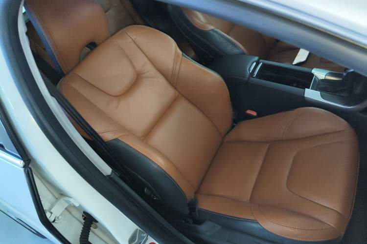 Used Volvo V60 2014 Restyled T5 Zhiya Edition