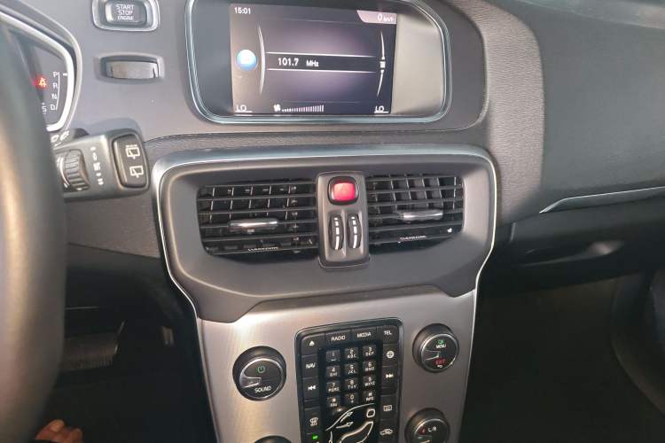 Used Volvo V40 2018 T3 Zhiya Edition Audio And AC Panel