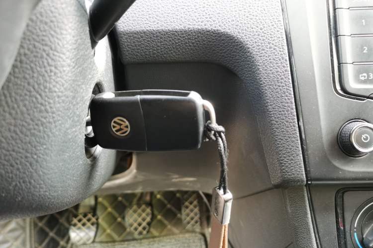 Used Volkswagen Santana 2016 1.6L Manual Fashion Edition