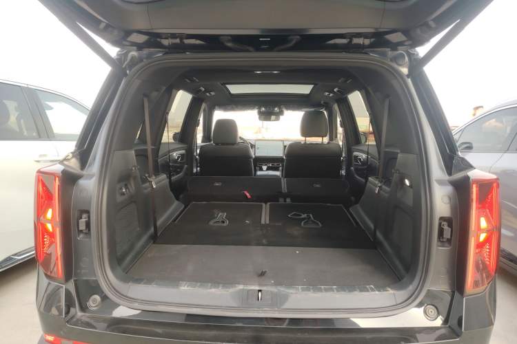 Used GAC Trumpchi GS8 2024 Linghang Series 2.0 TGDI Two-Wheel Drive Luxury Smart Connectivity Version
