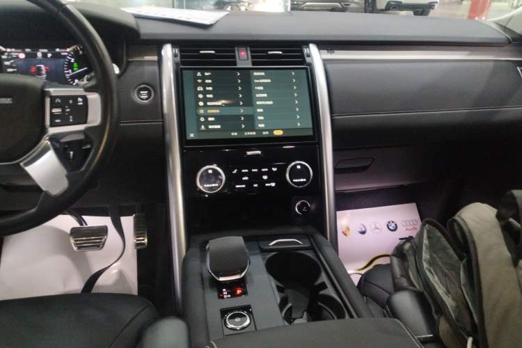 Used Land Rover Discovery 2023 Revised Version 360 PS R-Dynamic S