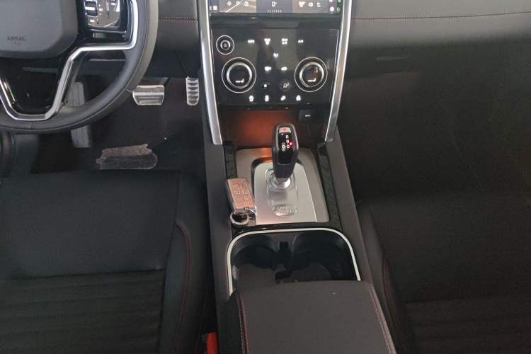 Used Land Rover Discovery Sport 2022 249 PS Metropolitan Edition 5 Seats Gear Lever