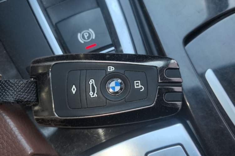 Used BMW 5 Series 2017 525Li Leading Model
