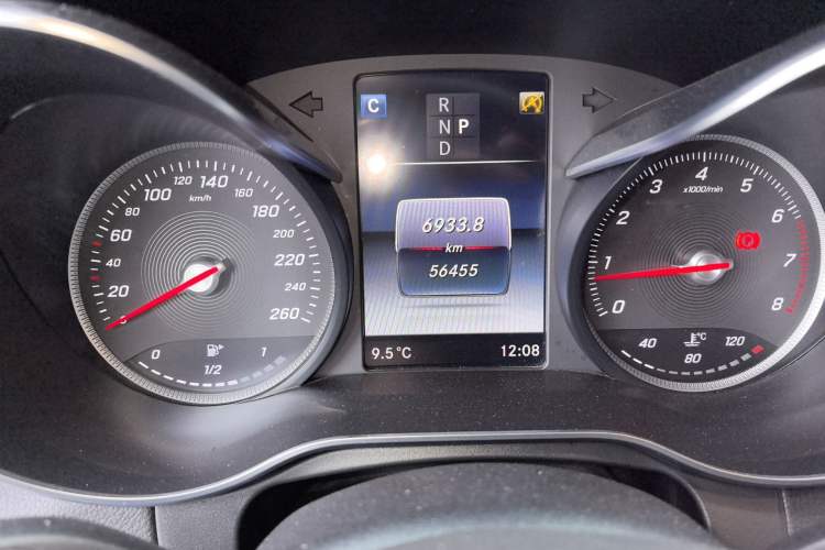 Used Mercedes-Benz GLC 2019 GLC 300 L 4MATIC Dynamic Model Odometer Close Up