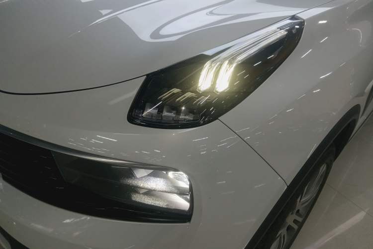 Used Lynk & Co 01 2019 2.0T Two-Wheel-Drive Pro Version China VI Standard Left Front Headlight